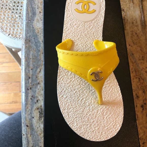 Chanel flip flops - Picture 4 of 5